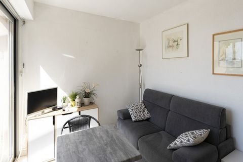 Este cómodo y espacioso estudio de 50 m² en Agde es perfecto para hasta 4 personas, por lo que es ideal para familias pequeñas o parejas. Ubicado a solo 100 metros de la playa de arena y a 200 metros de un supermercado, ofrece un entorno cómodo y fam...