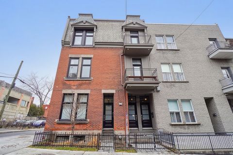 Superb Victorian style triplex, located in Ville-Marie on a street corner, offering beautiful windows and lots of natural light! Close to all services, amenities, shops, parks, schools and much more! Composed of 2 X 6½ and 1 X 5½ with possibility of ...