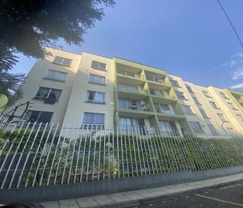 Este acogedor apartamento está ubicado en el Condominio Sendero del Refugio, una zona tranquila del sur de Cali. Con un área de 72 m², se encuentra en el 5° piso con ascensor y cuenta con 3 habitaciones (una de ellas puede adaptarse como oficina), 2 ...