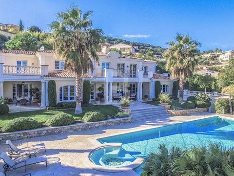 SOLE AGENT. This 3-storey mansion offers the highest quality finishings and amenities with with beautiful panoramique views of the Cap d'Antibes and of the sea. The grand entrance hall leads to a large living room with high ceilings and fireplace, a ...