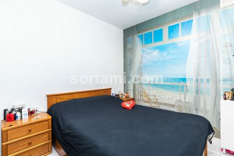 Fantastic one bedroom apartment in Quarteira. The apartment consists of living room, kitchen, one bedroom, one bathroom and a glazed in balcony. The building has an elevator and parking space outside.  Quarteira was for centuries an important, but mo...