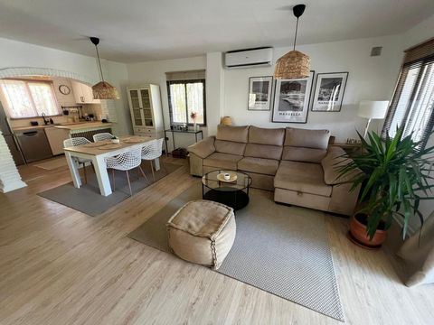 Town House for sale in , Mijas Costa with 2 bedrooms, 2 bathrooms, 1 on suite bathroom and with orientation south, with communal swimming pool and communal garden. Regarding property dimensions, it has 103 m2 built, 160 m2 plot and 45 m2 terrace. Has...