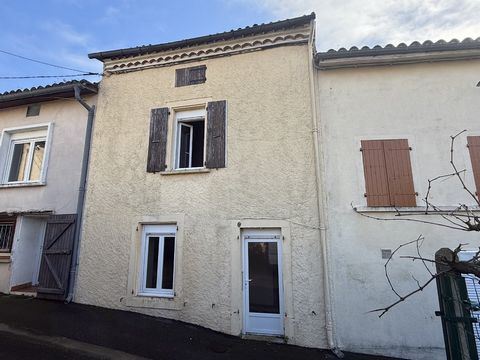 Village house to renovate, dual-aspect and very bright, in a quiet area close to shops, but also walking trails. Located in a pleasant and dynamic village. On the ground floor, there is a hallway, a living room, a bathroom and a kitchen. Then on the ...