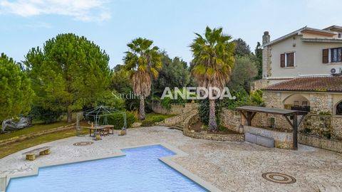 Exclusive Luxury Villa in Sassari: Luxury, Comfort and Unique Opportunity Immersed in the tranquility of the Sassari countryside, just 4 km from the golden beaches of Platamona and a few minutes from the city center, this extraordinary villa represen...