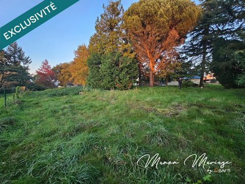 Ce terrain constructible d'environ 857 m² situé dans le bourg d'Avessac à seulement 15 minutes de Redon et à environ 1 h de Nantes, Rennes, Vannes et Saint-Nazaire, est une réelle opportunité pour la construction de votre future maison. Arboré, desse...