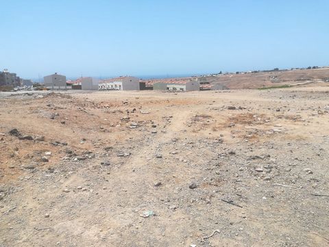 Great opportunity for investors! Buildable plot of land on Calle Maldonado, El Tablero. A 300 mÂ² buildable plot of land is for sale in one of the fastest-growing areas of El Tablero, right in front of the football field. Currently in the urbanizatio...