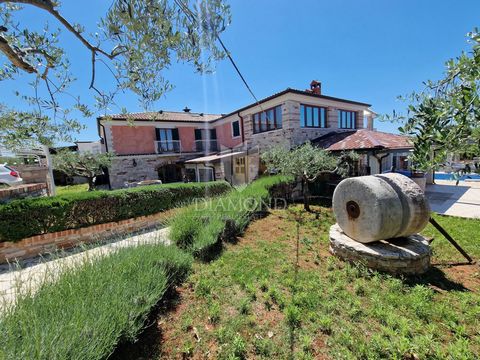 Location: Istarska županija, Umag, Savudrija. In der Gegend von Savudrija befindet sich dieses einzigartige Gebäude mit einem gut etablierten, langfristigen Geschäft. Sehr beliebt bei den Einheimischen hinsichtlich des Restaurantangebots, der Feierli...