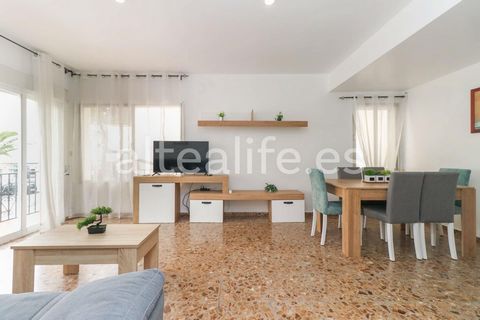 Spacious apartment of 145 m² in the area of Avenida La Nucía in Altea . Located close to most essential services and just a 5-10 minute walk from the beach and the centre of Altea , this apartment is ideal for those looking for comfort and spaciousne...