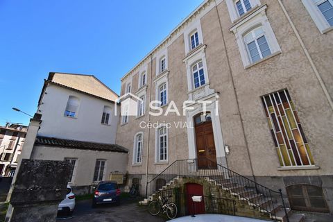 Découvrez en plein cœur de la cité thermale de Digne les Bains ce charmant duplex de 64m², situé au deuxième étage d’une résidence calme avec ASCENSEUR. Lumineux et bien agencé, ce T3 comprend une entrée avec rangement, une cuisine équipée et un séjo...