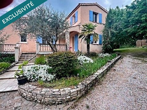 It is in the heart of Forcalquier, with amenities within walking distance, that I take you to discover this rare property, located on a plot of 2200 m2, with a beautiful landscaped garden and swimming pool. This villa is composed on the ground floor ...