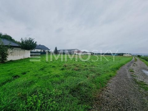 Deze woning met ongeveer 600 m² is gelegen op een absolute TOP GROENE locatie aan de meest oostelijke rand van Leithaprodersdorf! De woning is een van de drie percelen die te koop staan en is door de S-ligging perfect uitgelijnd. De belangrijkste geg...