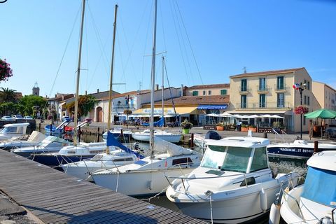 Résidence La Grenadine es una dirección de vacaciones de tamaño medio con 90 casas de vacaciones coloridas renovadas. Son adosadas, construidas sobre pilotes bajos y accesibles a través de cinco escalones. Las casas están construidas al estilo de las...