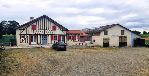 Ruim Landes huis met uitzonderlijk potentieel Ik ben verheugd om dit prachtige Landes-huis van ongeveer 296 m² op de markt te presenteren, genesteld op het platteland, op korte afstand van Nogaro (8 km) en Aire-sur-l'Adour (12 km). Met zijn twee grot...