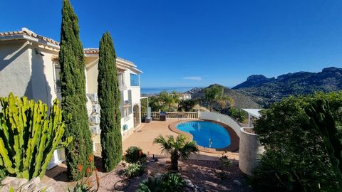 Description de l´objet: Perchée sur les montagnes de Rafol del Almunia, au cœur du nord de la Costa Blanca, nous présentons cette maison de quatre chambres à coucher dans un état exceptionnel. La propriété s‘étend sur une surface généreuse de 165 mèt...