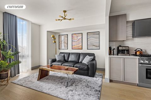 1399 Park Avenue è un edificio a servizio completo con una suite di servizi. Questo spazioso monolocale offre una zona giorno d'angolo con finestre insonorizzate dal pavimento al soffitto che si affacciano a ovest verso Central Park. La cucina, reali...