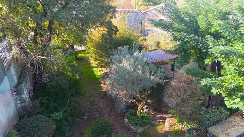 HERAULT 34150 LA BOISSIERE, 20 Minuten von Montpellier und 5 Minuten von der A75 entfernt, in einem charmanten Dorf, Grundschule, Post, Essen. Dieses charmante Haus aus den 80er Jahren von 150 m² auf einem Garten von 600 m² mit Swimmingpool. Es beste...