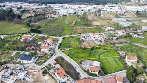 Land for construction/urbanization, inserted in Residential Space (ER) of the PDM of Viseu, where the construction of houses is allowed. Excellent sun exposure overlooking Serra da Estrela.