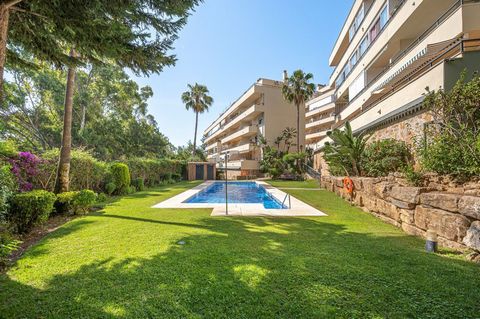 This spacious and bright two-bedroom penthouse is ideally situated in the heart of Calahonda, just a short distance from all amenities and the beach. The property is in excellent condition and features two generously sized double bedrooms with fitted...