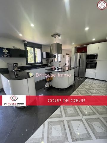 NOUVEAUTÉ COUP DE COEUR ASSURÉ ET EN EXCLUSIVITÉ ! MAISON MODERNE RÉNOVÉE TOTALEMENT AU GOÛT DU JOUR ! Safia DJENAD du réseau Dr-House-Immo ... vous propose cette sublime maison de 130 m² située sur la commune de Villepinte, sa localisation est idéal...