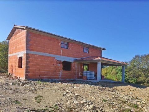 Villa with a spacious garden of 3200 sq.m. under construction in Cerovlje valley. Cerolje is located in Istria hinterland protected from the winds by Ucka mountain. The villa is designed as one residential space with a net area of 140 m², which exten...