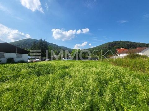 Bijna-natuurlijke bouwgrond in Bad Dürkheim met bouwvergunning en projectplanning voor een stadsvilla met 3 wooneenheden. De woning kenmerkt zich door een zeer mooie ligging op het zuiden direct aan de Isenach en biedt een vrij uitzicht op de Limburg...