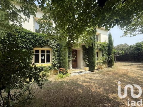 iad France - Cyril Marcellin vous propose: RARE SUR LE MARCHE, TRES BELLE ET SPACIEUSE MAISON DE CARACTERE DES ANNEES 1930. UNE SURFACE HABITABLE DE 250 M² SUR DEUX NIVEAUX OFFRANT UN CADRE DE VIE EXCEPTIONNEL, SUR UN TERRAIN SUPERBEMENT ARBORÉ DE 73...