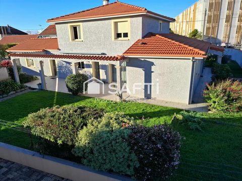 Maison traditionnelle avec 5 chambres et une grande pièce à vivre..