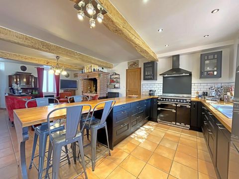 Belle propriété de caractère très bien entretenue avec piscine