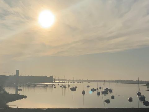 TRES BELLE CONTEMPORAINE