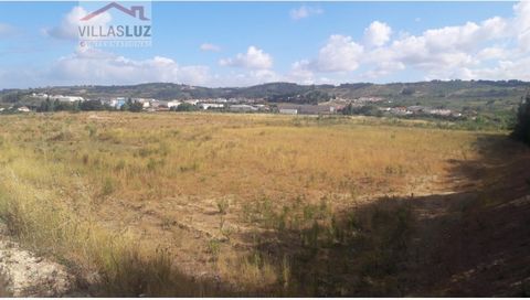 Region: West - Silver Coast; Location: Carvalhal It is located a few Km from the beaches and all the necessary amenities. 5 minutes from Vila do Bombarral, 5 minutes from Quinta do Louridos and its Eden Budha Garden, 10 minutes from the tourist villa...