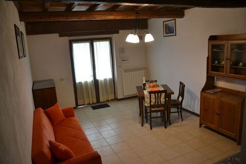 Shut all the devices and look up at the sky and the landscape. A splendid farmhouse in Monticiano, bordering the Antiche Terme di Petriolo. With a bedroom and a living/dining room, 4 people can be accommodated here. It covers an area of over 1200 hec...