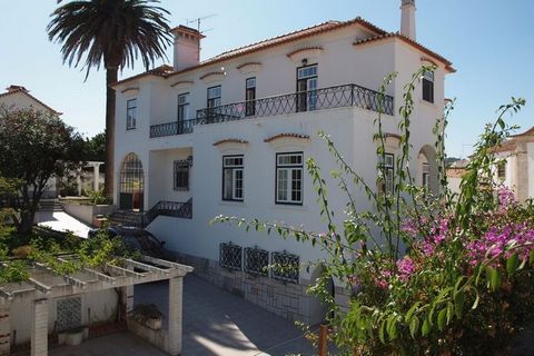 Dieses Landhaus steht im Dorf Aldeia Galega da Merceana, genauer gesagt am Rand, mit einer schönen Aussicht über die grüne Umgebung, das Landgut des Hauses. Es ist ein herrlich ruhiger und perfekter Ort für einen Urlaub mit der Familie oder mit Freun...