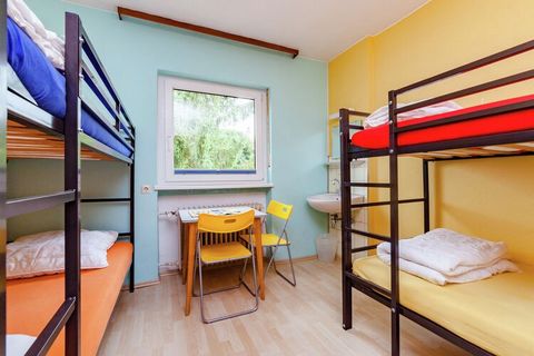 Situada cerca del parque nacional de Kellerwald-Edersee, esta casa de vacaciones en Wenzigerode tiene 11 habitaciones para albergar a 36 personas cómodamente. Viene con un jardín privado para relajarse al aire libre. Es perfecto para un grupo grande ...