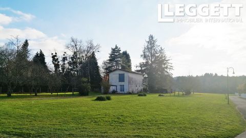 A17636 - This needs to be seen to be appreciated - Great potential ! It can be a family home or for a workshop - ideal vegetable garden project ! Building land with view on a large forest. In a residential area. Up and coming village with all ameniti...