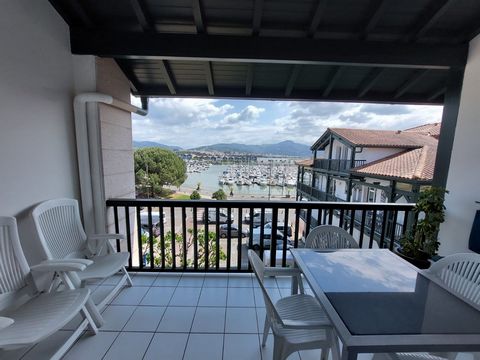 Hendaye beach, sale of an adorable studio on the top floor of the residence with a beautiful south-facing terrace, overlooking the marina and the mountains. Entrance, kitchette area and relaxation area, bright living room with large windows overlooki...