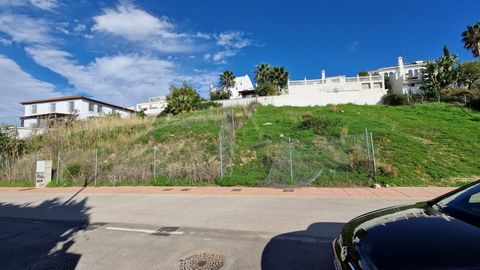 For sale plot of 450m2 with building licence and project next to the Valle Romano golf course. Very good location, next to the golf course and close to Estepona town centre.
