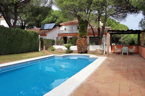 Traditional Andalusian-style family villa situated in a quiet street in Pinos de Alhaurín, a sought-after residential area of luxury villas and plots surrounded by a peaceful natural environment. Set on a large plot of 2,500 m2 with plenty of privacy...