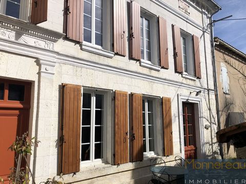 BROSSAC (16) - All amenities on foot for this beautiful Charentaise nestled in the heart of the village. The generous volumes are bathed in light, one of the strong points of the house, due to its south orientation. It has a living area of about 175m...
