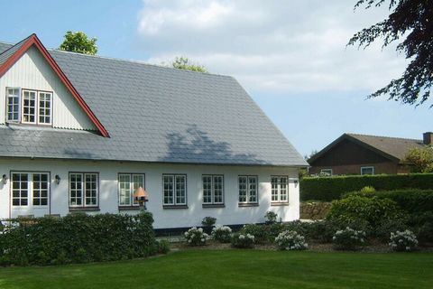 Ferienwohnung in Felsted in der Nähe von Gråsten und der Sommerresidenz der königlichen Familie mit dem wunderschönen Schlosspark. Ca. 4 km von hier entfernt finden Sie den Sandstrand in Aabenraa und in der Umgebung gibt es drei Golfplätze, von denen...