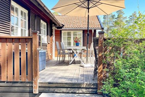 Nice, seaside holiday home where you live comfortably in Äskestock in the Västervik Archipelago with a view of the sea. Here you will have a wonderful semester and can enjoy the large garden where you have sun loungers and a variety of garden groups....