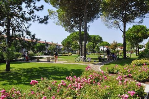 Cozy terraced houses on a beautiful garden plot. The well-kept holiday complex is located in the lively district of Bibione Spiaggia. A short walk takes you to the wide, sandy beach, which is ideal for families. The town center with nice shops, bars ...
