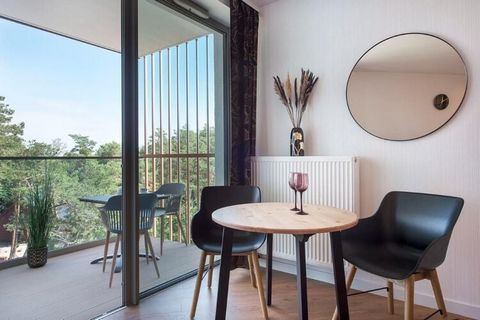 Un appartement confortable situé juste à côté des dunes de Pobierowo. Il y a deux entrées à la plage à côté de l'immeuble. Du balcon, vue sur la pinède et la mer. Les clients ont à leur disposition une cuisine entièrement équipée, un salon qui sert é...