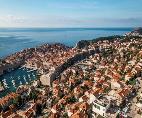 Om du är på jakt efter ett potentiellt hem eller bara en fastighetsinvestering, ta en titt på detta lägenhetskomplex i en modern, nybyggd byggnad nära Dubrovniks stadsmurar. Beläget vid den sydligaste punkten av den kroatiska kusten, ligger denna mag...