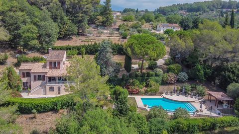 Close to the village of Valbonne in absolute peace and quiet, benefiting from open views of the surrounding countryside, a charming renovated villa with light marble tiled floors, spacious volumes over 3 levels on 1.3 hectares of grounds. On the main...