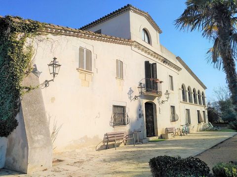 Magnificent manor house built in 1970 in the style of a traditional Catalan farmhouse. It is surrounded by large gardens with native plants. Thanks to its south orientation, it enjoys great light throughout the year. Distributed over three floors, it...