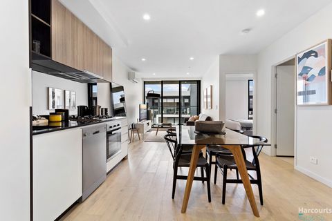 Architectural design in prime location, this stunning two-bedroom apartment offers low maintenance living, in the 'Parc Vue' residence of the Mt Cooper Estate. Showcasing an amazing open plan living & meals area, kitchen with dishwasher & stainless-s...