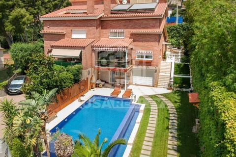 A large three-storey townhouse for sale in the prestigious urbanization of Can Roca in Castelldefels. The urbanization is located in a sector that consists of private houses. The center of Castelldefels, markets, gastronomic shops, and a train statio...