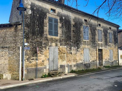 Situated in the pretty market town of Brioux-sur-Boutonne, walking distance to all amenities, this large stone property offers 200m2 of living space and fantastic conversion opportunities. Ground floor: 10m2 entrance hall with original wooden floor a...