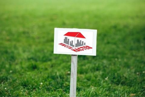 Imoti 'NATEV' offers for sale plots of land in a newly built neighborhood in the town of Shumen. The project for the neighborhood is on 78 decares. land on which about 60 plots of houses will be separated. In the neighborhood will be built more sport...