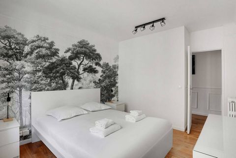 Welcome to our 49m2 flat in the heart of a dynamic and sought-after area of Boulogne-Billancourt. Every detail of the flat has been carefully thought through to create a space that is both functional and aesthetically pleasing. Located on Boulevard J...